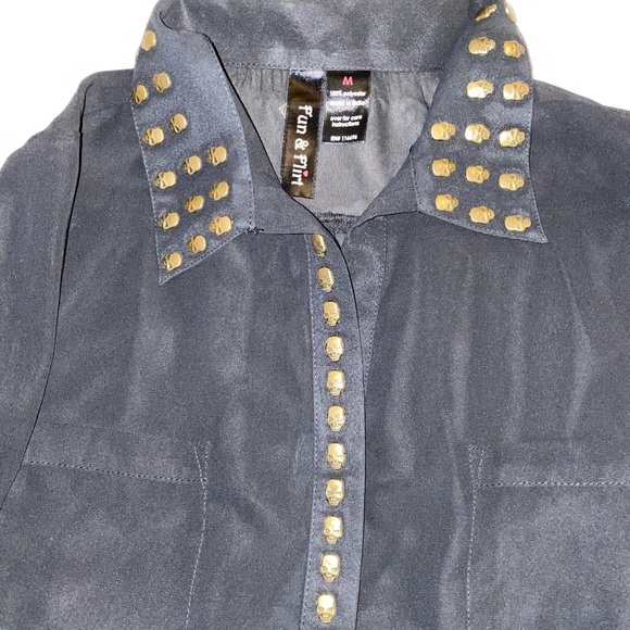 Sheer black top with metal skulls - Picture 2 of 2